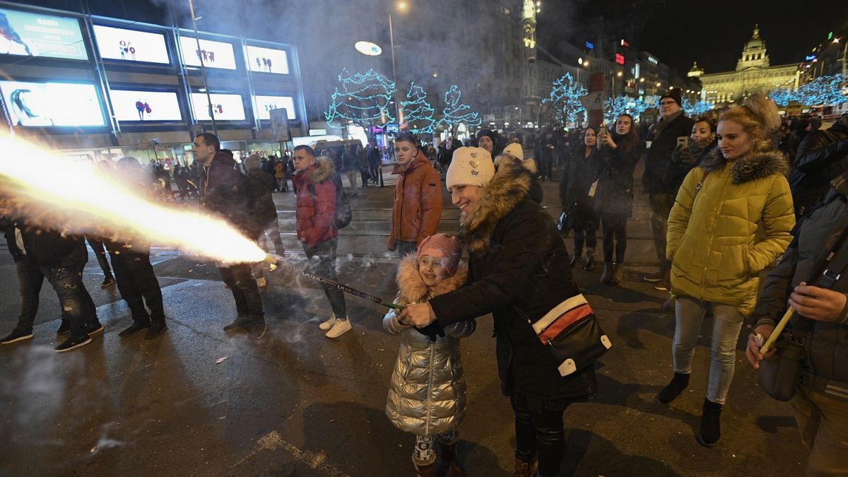 Příchod nového roku přivítaly v centru Prahy tisíce lidí